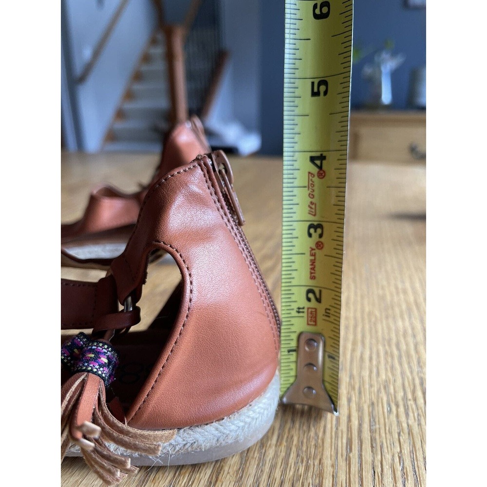 385 Fifth Sandal Women’s 9 Brown Tassel Flat - Picture 3 of 7
